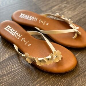 NWOT Italian Shoemakers White Floral Flip Flop 9.5